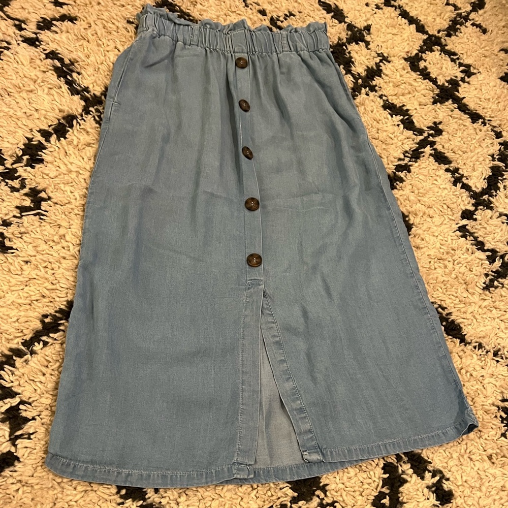 Love Tree Light Blue Button-Front Midi Skirt chambray
